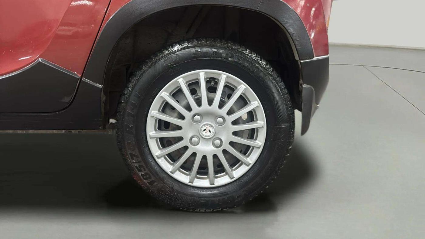 2016 Mahindra Kuv100 K6 PLUS 6 STR, Petrol, Manual, 46,427 km, Left Rear Wheel