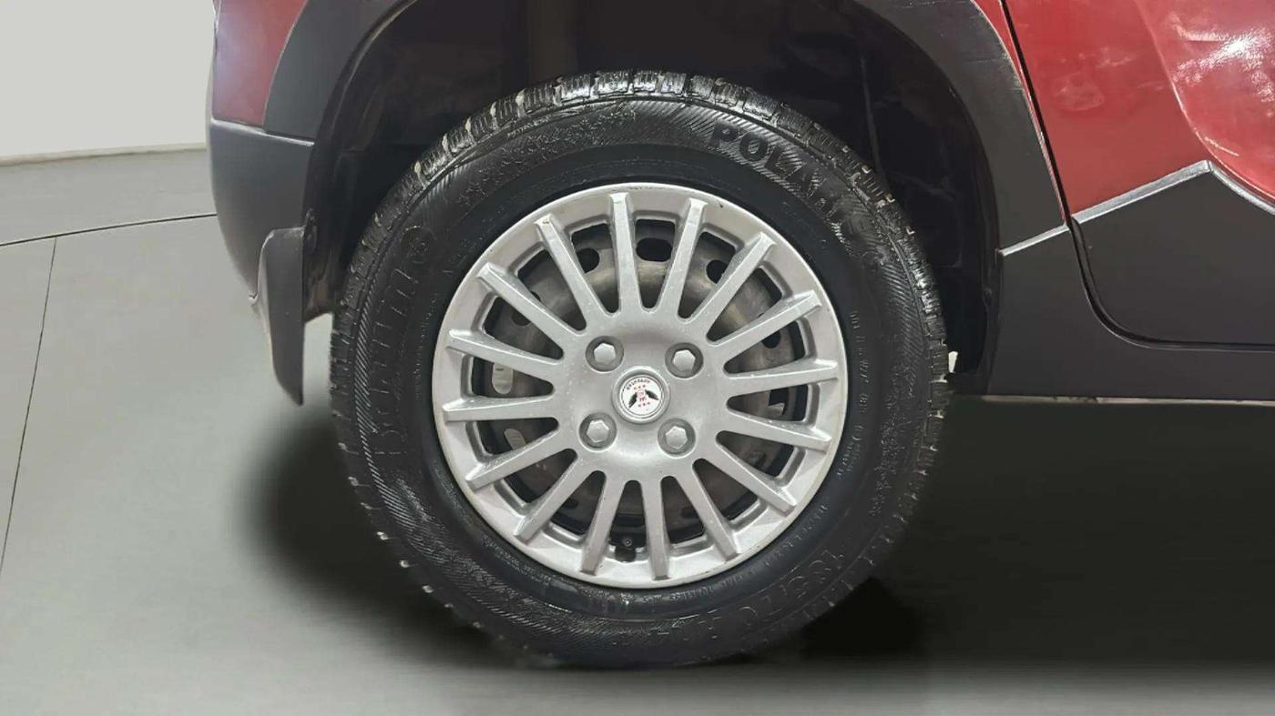 2016 Mahindra Kuv100 K6 PLUS 6 STR, Petrol, Manual, 46,427 km, Right Rear Wheel