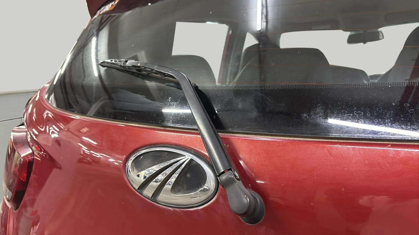 2016 Mahindra Kuv100 K6 PLUS 6 STR, Petrol, Manual, 46,427 km, Rear Wiper