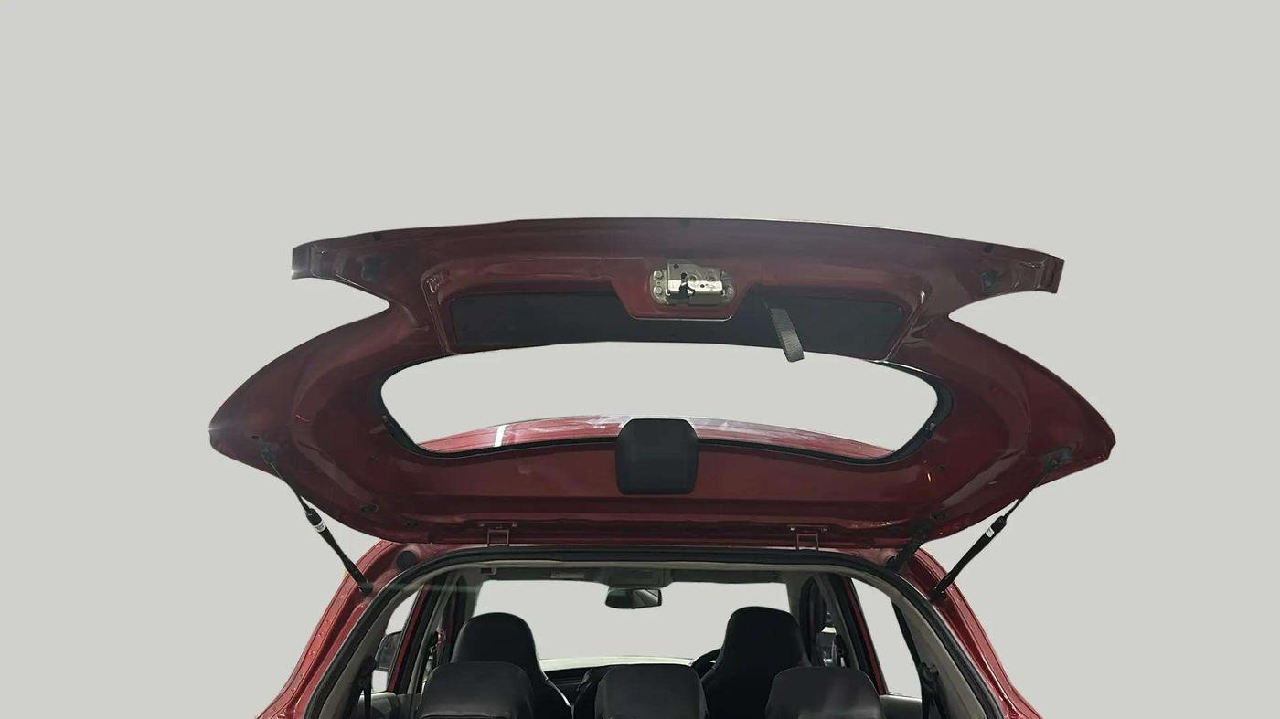 2016 Mahindra Kuv100 K6 PLUS 6 STR, Petrol, Manual, 46,427 km, Boot Door Open