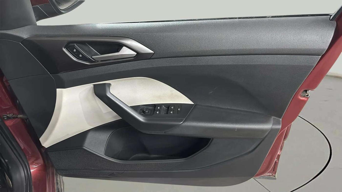 2022 Volkswagen TAIGUN TOPLINE 1.0 TSI AT, Petrol, Automatic, 35,611 km, Driver Side Door Panels Control
