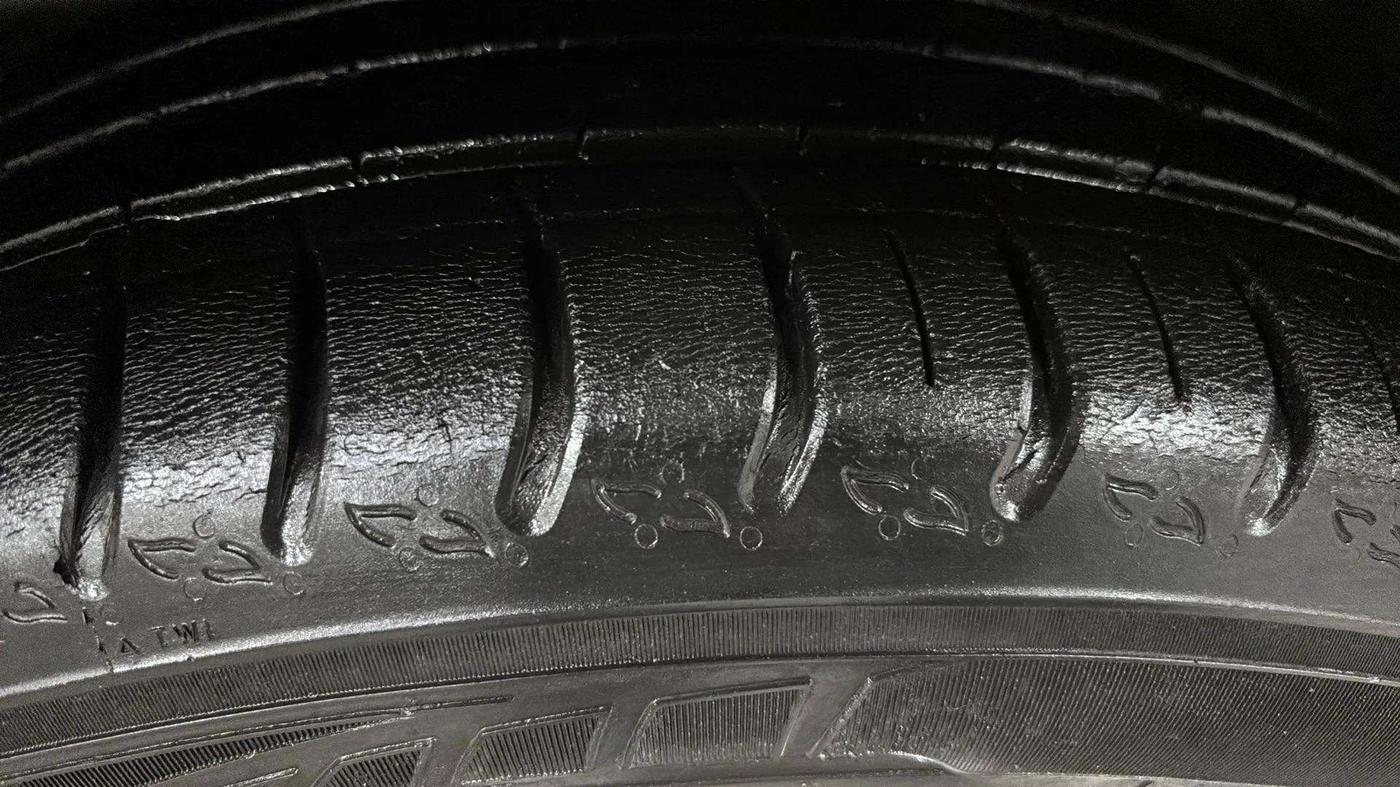 2022 Volkswagen TAIGUN TOPLINE 1.0 TSI AT, Petrol, Automatic, 35,611 km, Right Front Tyre Tread