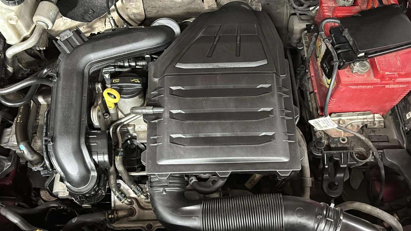 2022 Volkswagen TAIGUN TOPLINE 1.0 TSI AT, Petrol, Automatic, 35,611 km, Engine View