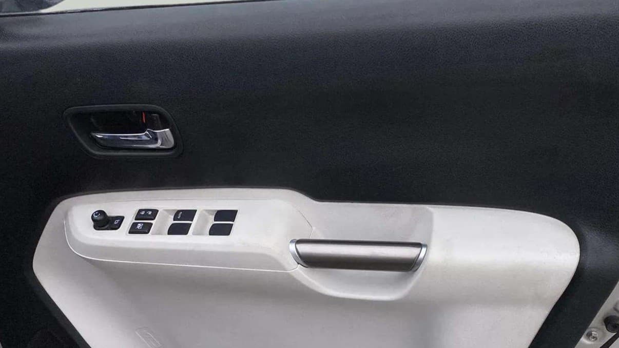 2018 Maruti IGNIS ALPHA 1.2, Petrol, Manual, 40,517 km, Driver Side Door Panels Control