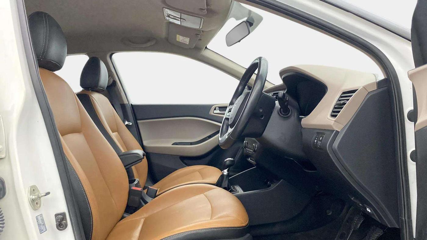 2019 Hyundai Elite i20 ASTA 1.2 (O), Petrol, Manual, 50,629 km, Right Side Front Door Cabin