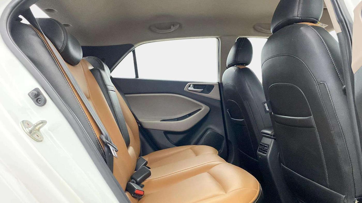 2019 Hyundai Elite i20 ASTA 1.2 (O), Petrol, Manual, 50,629 km, Right Side Rear Door Cabin