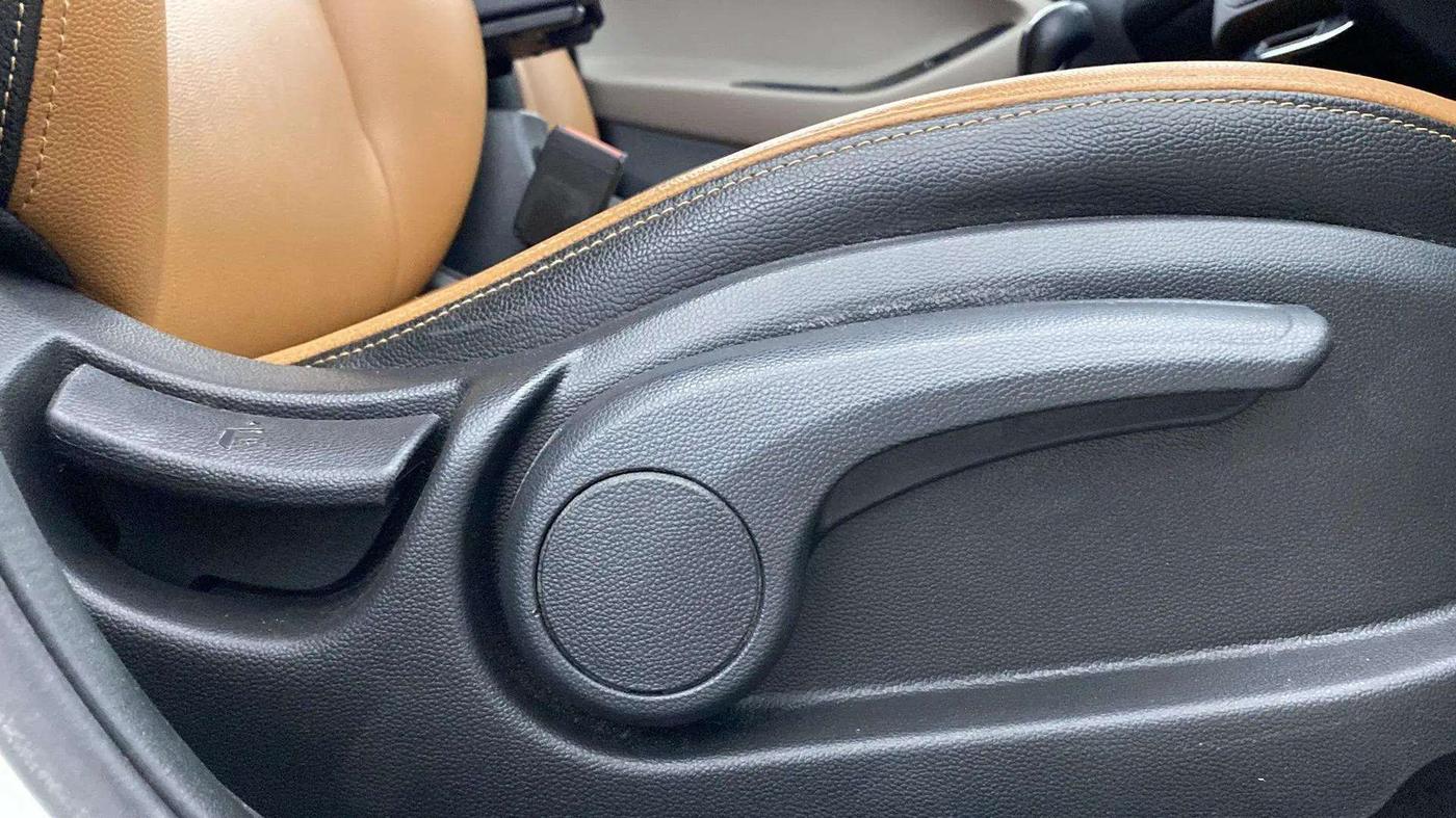 2019 Hyundai Elite i20 ASTA 1.2 (O), Petrol, Manual, 50,629 km, Driver Side Adjustment Panel