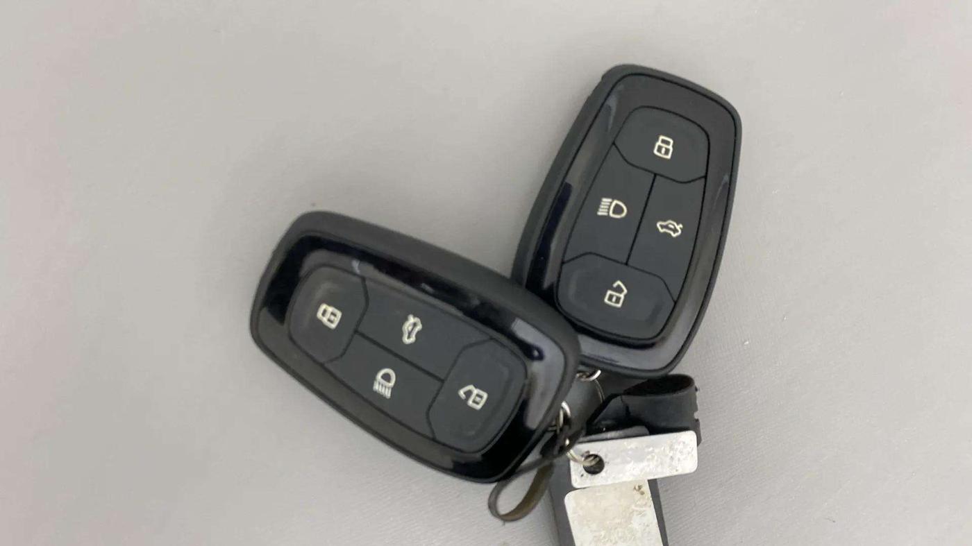 2023 Tata ALTROZ XZ Plus (S) Dark Edition, Petrol, Manual, 9,171 km, Key Close Up