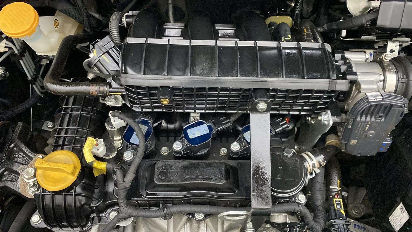 2023 Tata ALTROZ XZ Plus (S) Dark Edition, Petrol, Manual, 9,171 km, Engine View