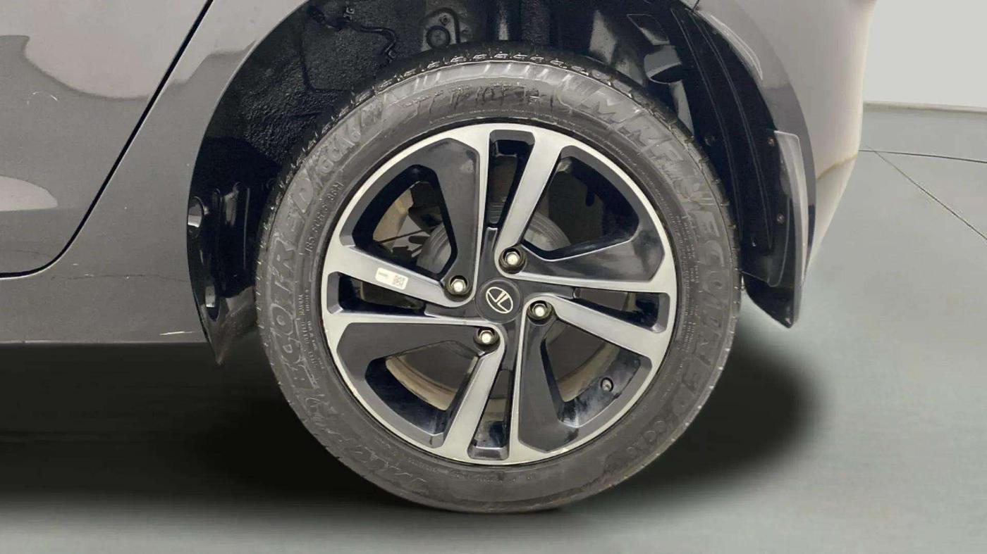 2023 Tata ALTROZ XZ Plus (S) Dark Edition, Petrol, Manual, 9,171 km, Left Rear Wheel