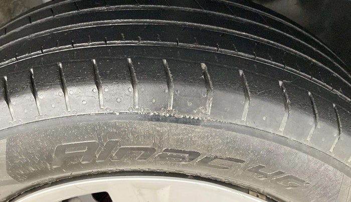 2021 Hyundai VENUE S 1.2, Petrol, Manual, 29,734 km, Right Front Tyre Tread