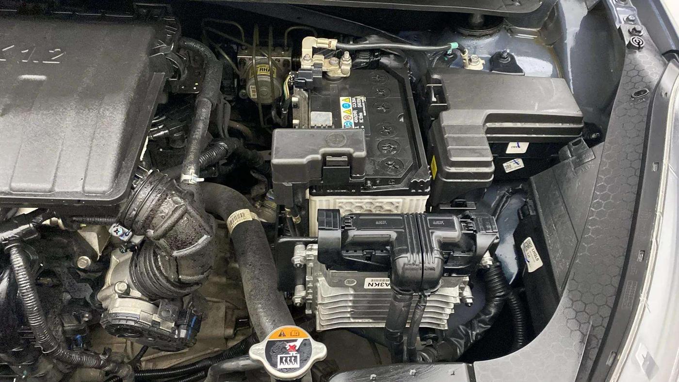 2021 Hyundai GRAND I10 NIOS SPORTZ AMT 1.2 KAPPA VTVT, Petrol, Automatic, 27,050 km, Engine View - Left