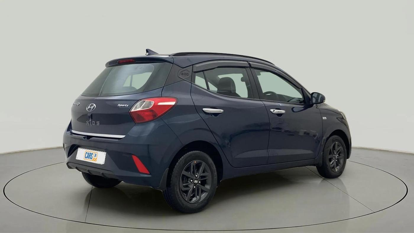 2021 Hyundai GRAND I10 NIOS SPORTZ AMT 1.2 KAPPA VTVT, Petrol, Automatic, 27,050 km, Right Back Diagonal