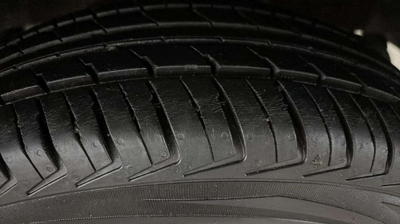 2019 Renault Kwid RXT 1.0 (O), Petrol, Manual, 36,050 km, Right Rear Tyre Tread