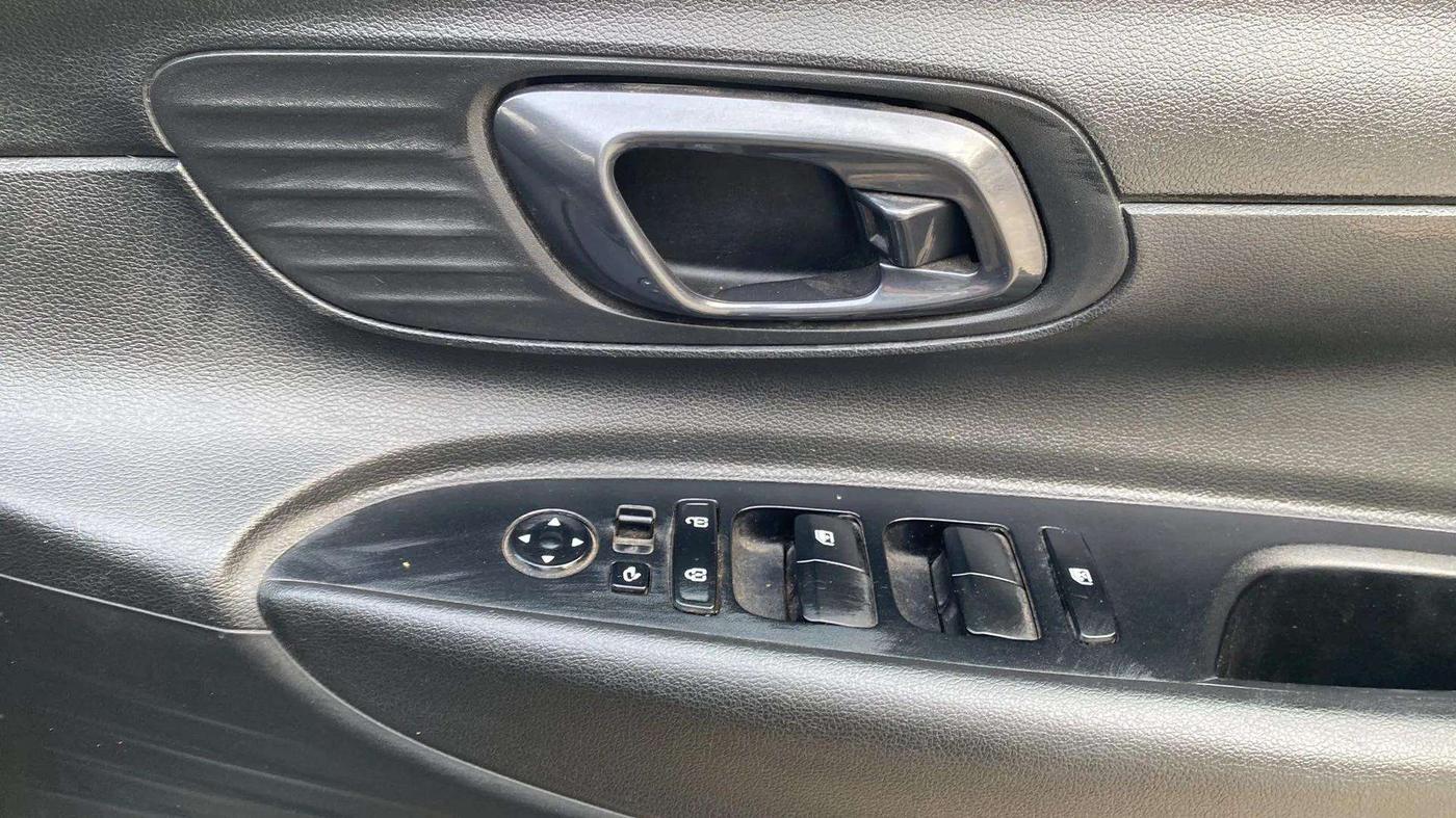 2021 Hyundai NEW I20 SPORTZ 1.2 MT, Petrol, Manual, 33,357 km, Driver Side Door Panels Control