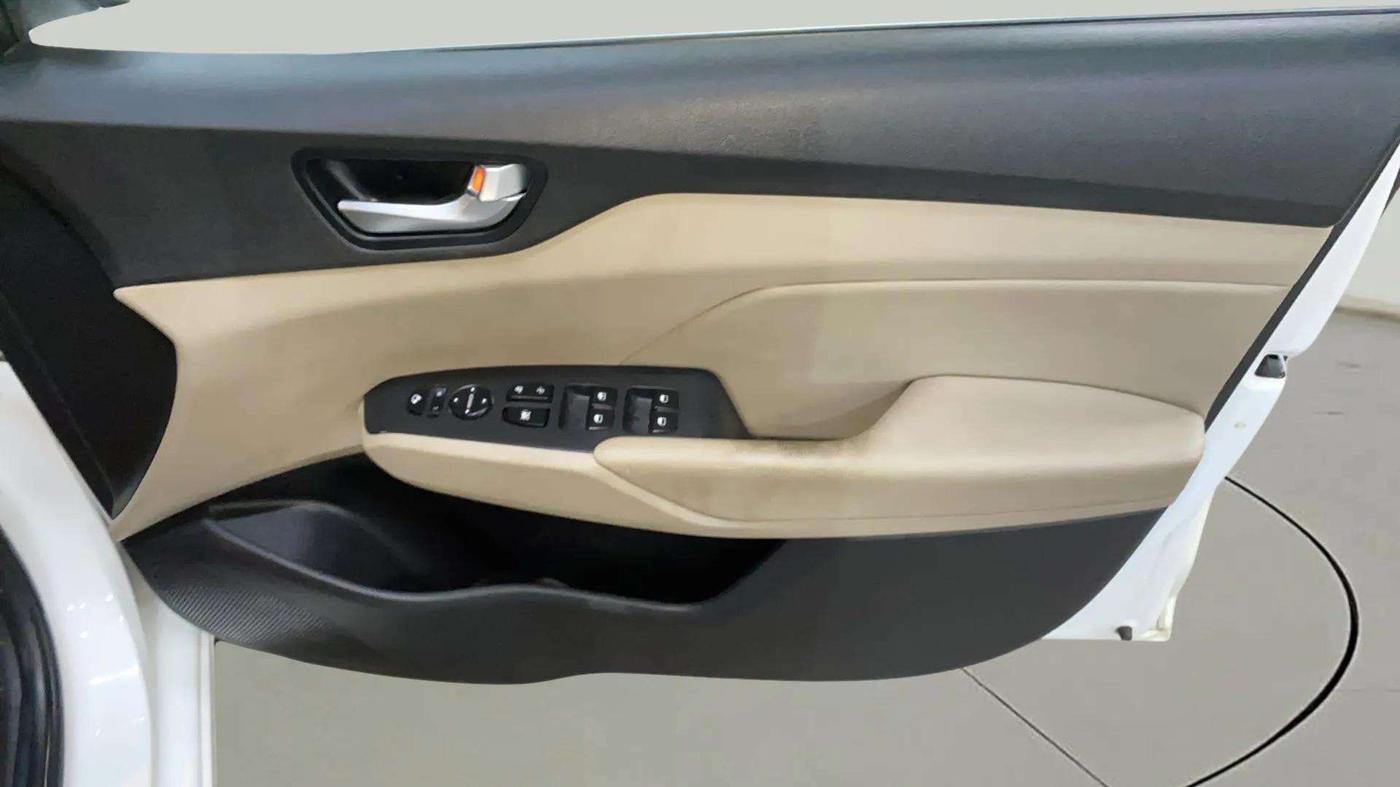 2019 Hyundai Verna 1.6 VTVT SX O, Petrol, Manual, 71,246 km, Driver Side Door Panels Control