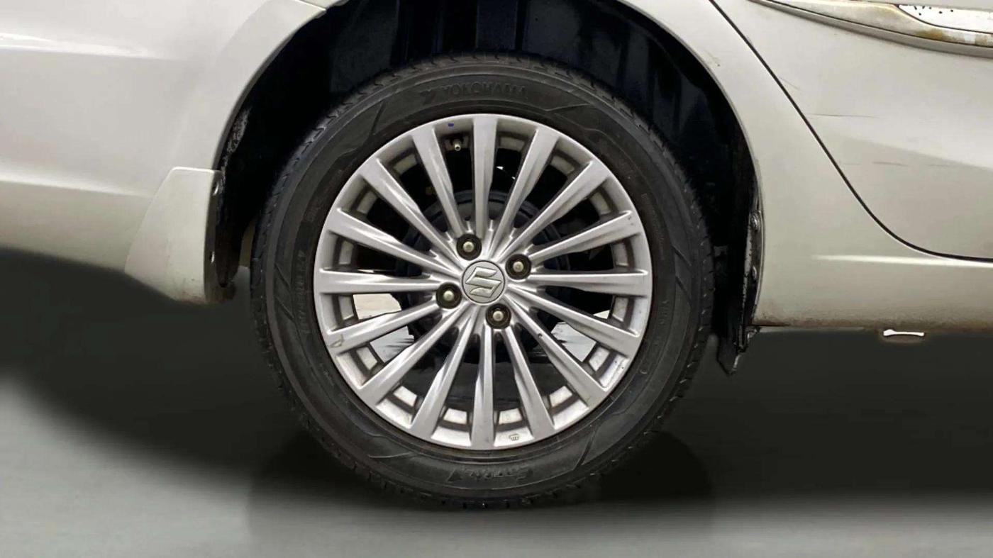 2017 Maruti Ciaz ALPHA 1.4 PETROL, Petrol, Manual, 83,587 km, Right Rear Wheel