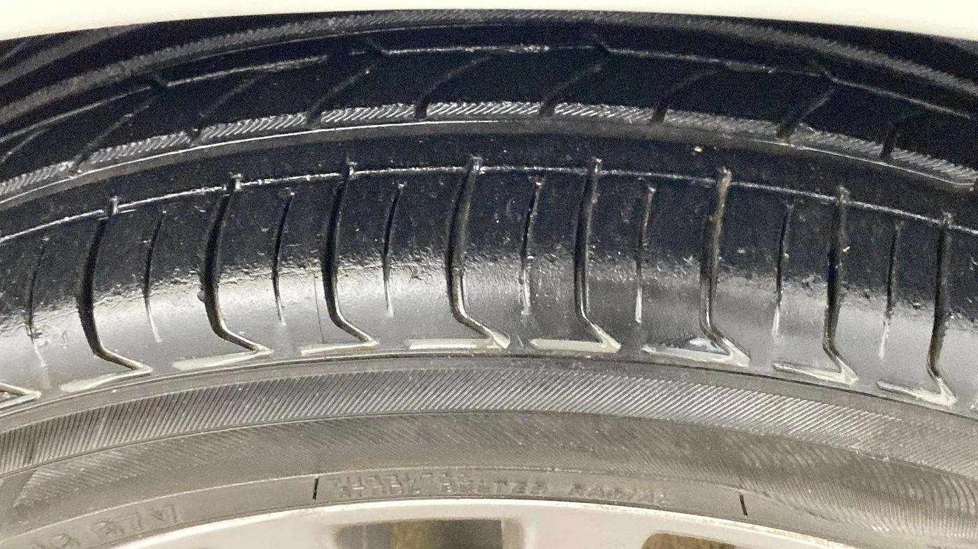2017 Maruti Ciaz ALPHA 1.4 PETROL, Petrol, Manual, 83,587 km, Right Front Tyre Tread