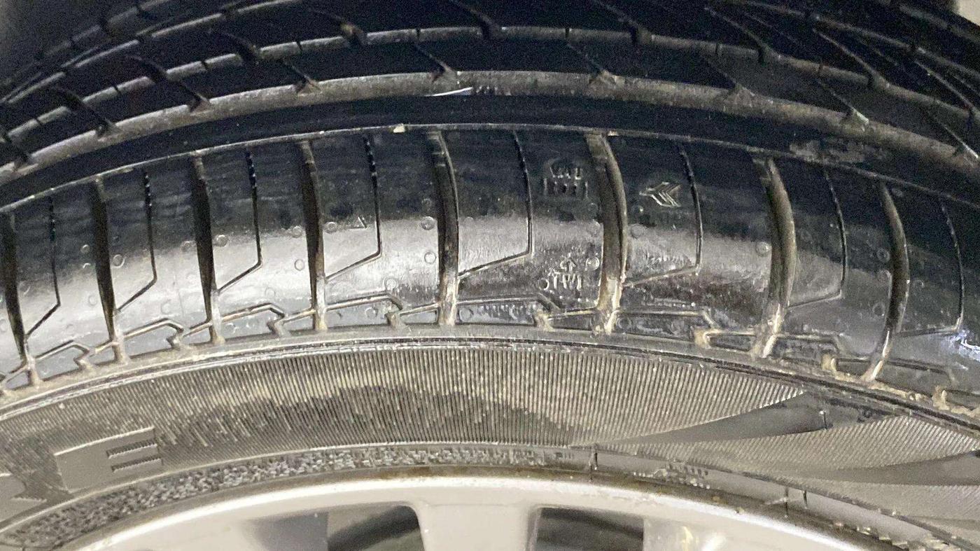 2017 Maruti Ciaz ALPHA 1.4 PETROL, Petrol, Manual, 83,587 km, Right Rear Tyre Tread