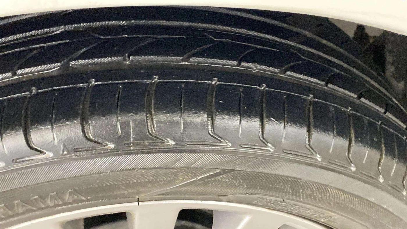 2017 Maruti Ciaz ALPHA 1.4 PETROL, Petrol, Manual, 83,587 km, Left Front Tyre Tread