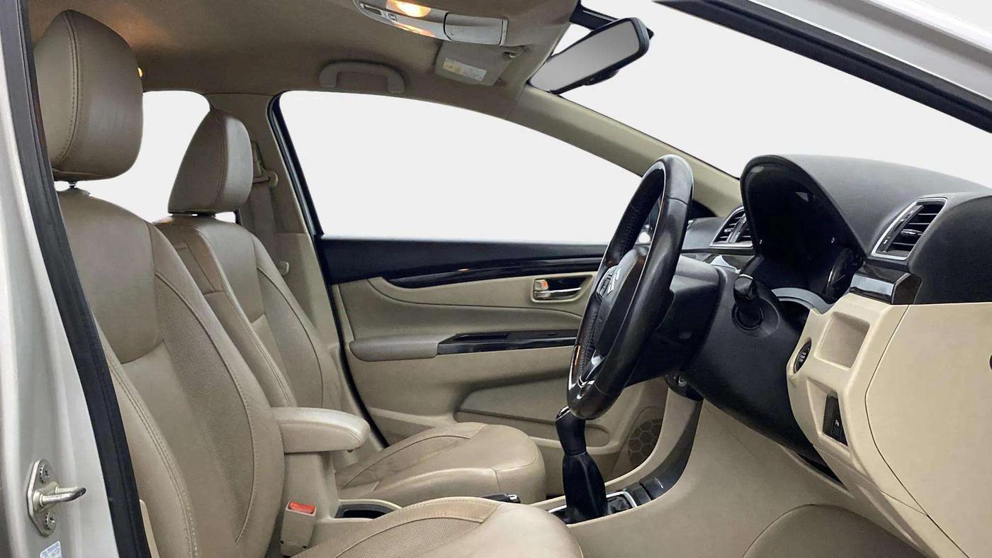 2017 Maruti Ciaz ALPHA 1.4 PETROL, Petrol, Manual, 83,587 km, Right Side Front Door Cabin
