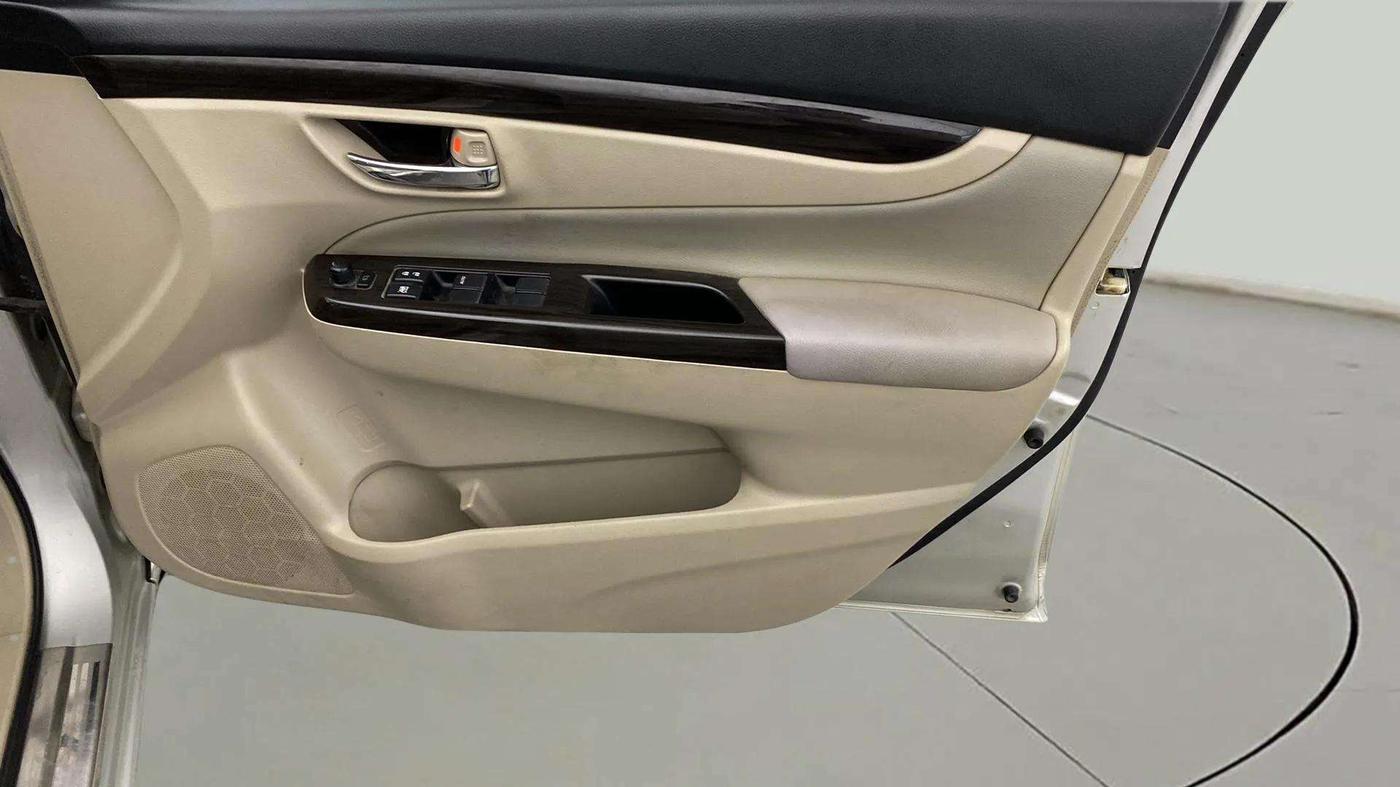 2017 Maruti Ciaz ALPHA 1.4 PETROL, Petrol, Manual, 83,587 km, Driver Side Door Panels Control