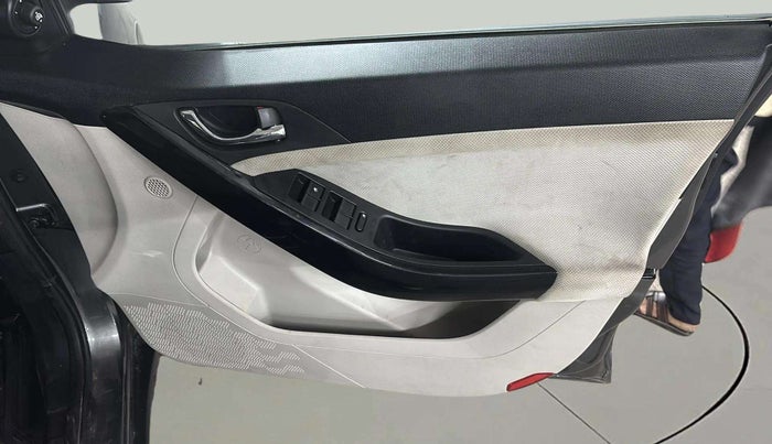 2021 Tata NEXON XZA PLUS SUNROOF PETROL, Petrol, Automatic, 8,863 km, Driver Side Door Panels Control