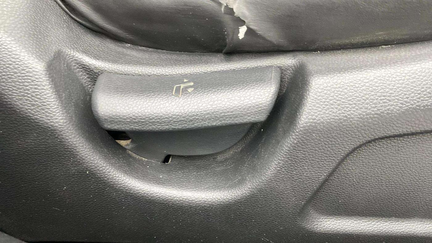2017 Hyundai Elite i20 MAGNA EXECUTIVE 1.2, Petrol, Manual, 73,258 km, Driver Side Adjustment Panel