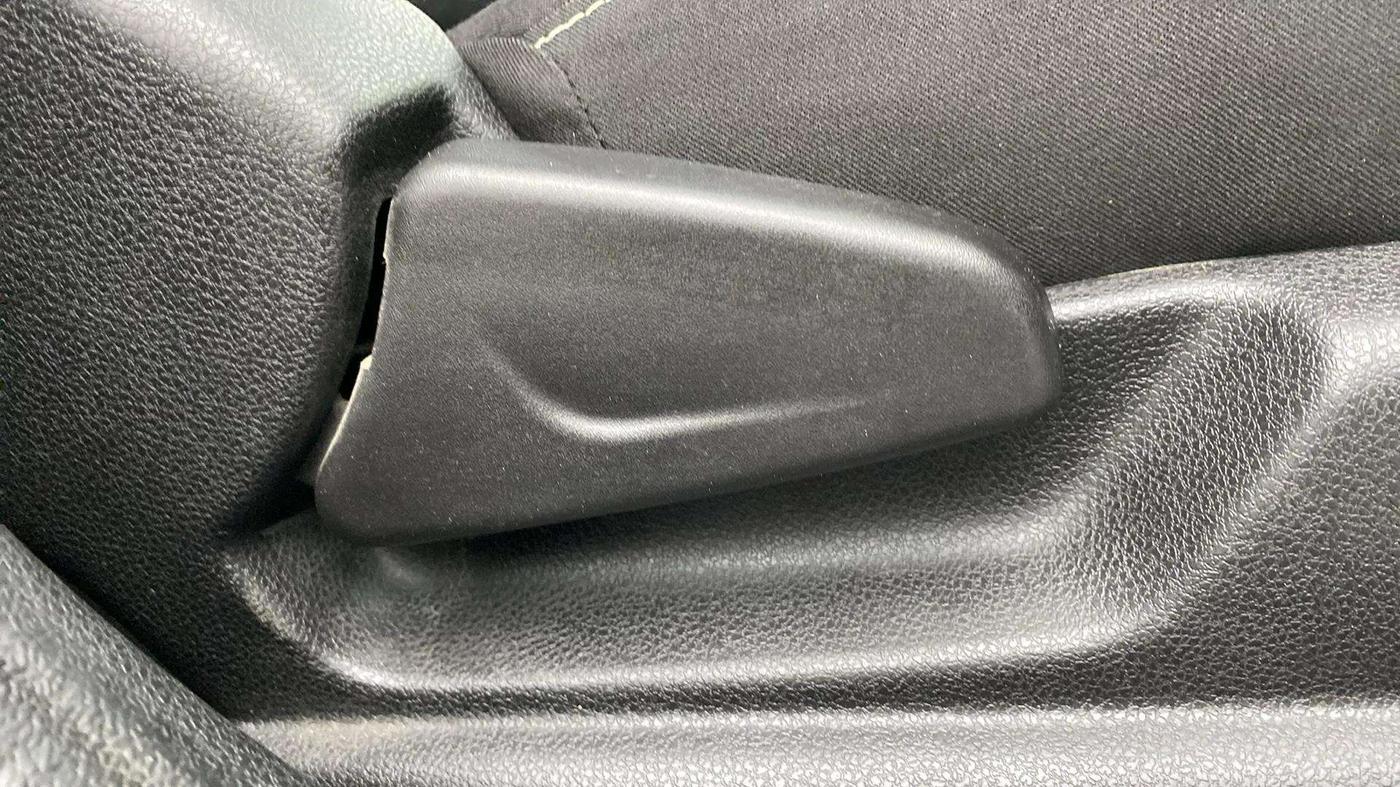 2020 Renault Kwid RXL, Petrol, Manual, 13,146 km, Driver Side Adjustment Panel