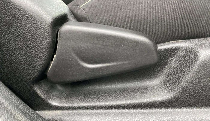 2020 Renault Kwid RXL, Petrol, Manual, 13,146 km, Driver Side Adjustment Panel