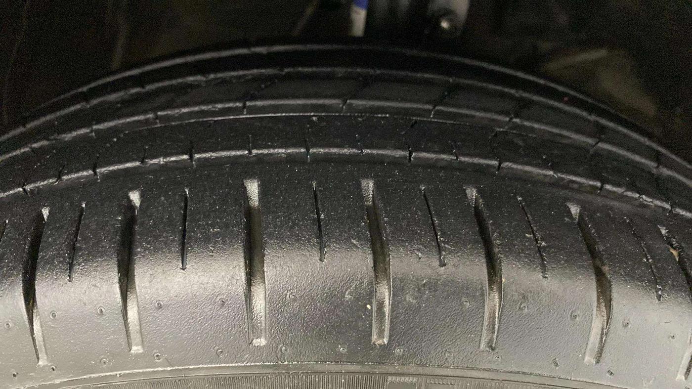 2019 Maruti Baleno ALPHA PETROL 1.2, Petrol, Manual, 37,630 km, Right Front Tyre Tread
