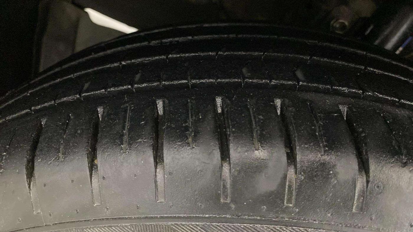 2019 Maruti Baleno ALPHA PETROL 1.2, Petrol, Manual, 37,630 km, Left Front Tyre Tread
