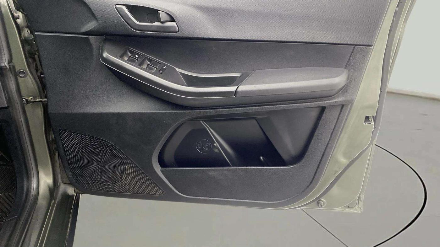 2022 Tata TIAGO NRG XZ AMT, Petrol, Automatic, 29,514 km, Driver Side Door Panels Control