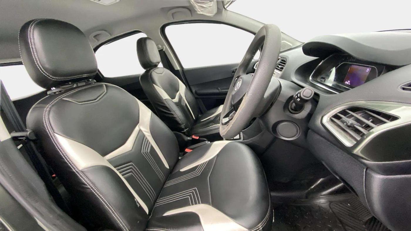 2022 Tata TIAGO NRG XZ AMT, Petrol, Automatic, 29,514 km, Right Side Front Door Cabin