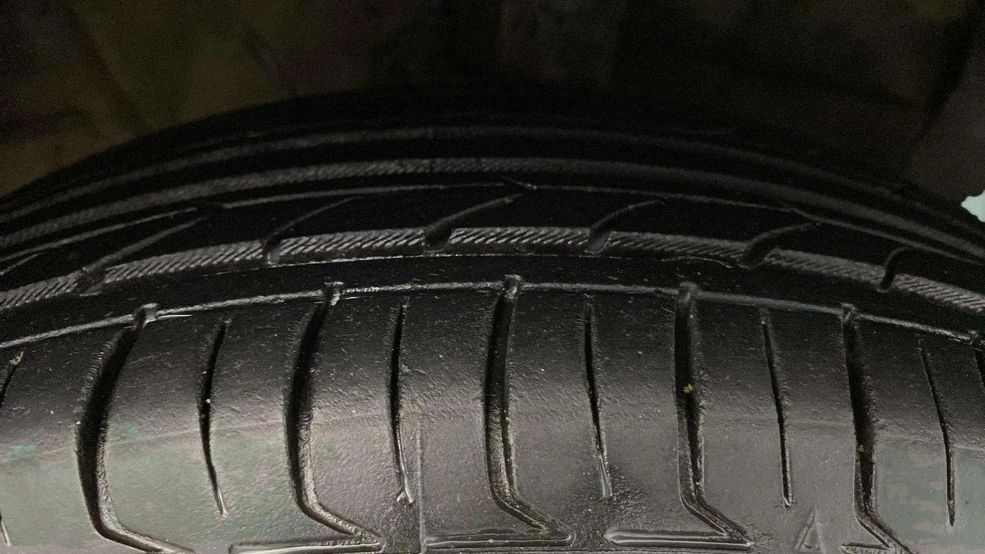 2020 Hyundai NEW SANTRO SPORTZ CNG, CNG, Manual, 87,558 km, Right Front Tyre Tread