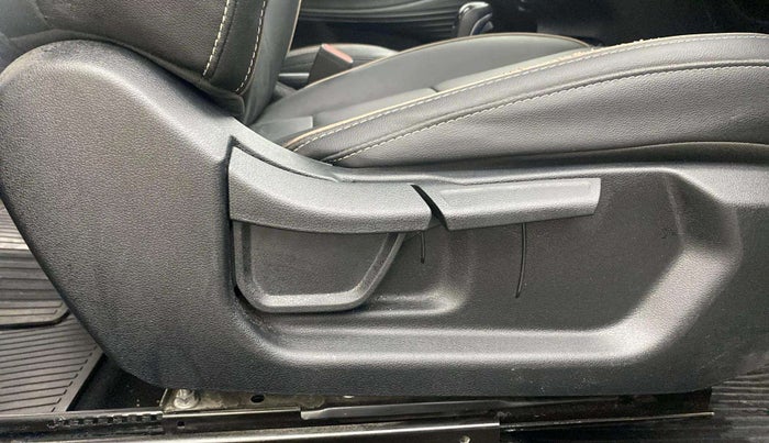 2022 Hyundai NEW I20 ASTA (O) 1.0 TURBO GDI DCT, Petrol, Automatic, 17,810 km, Driver Side Adjustment Panel