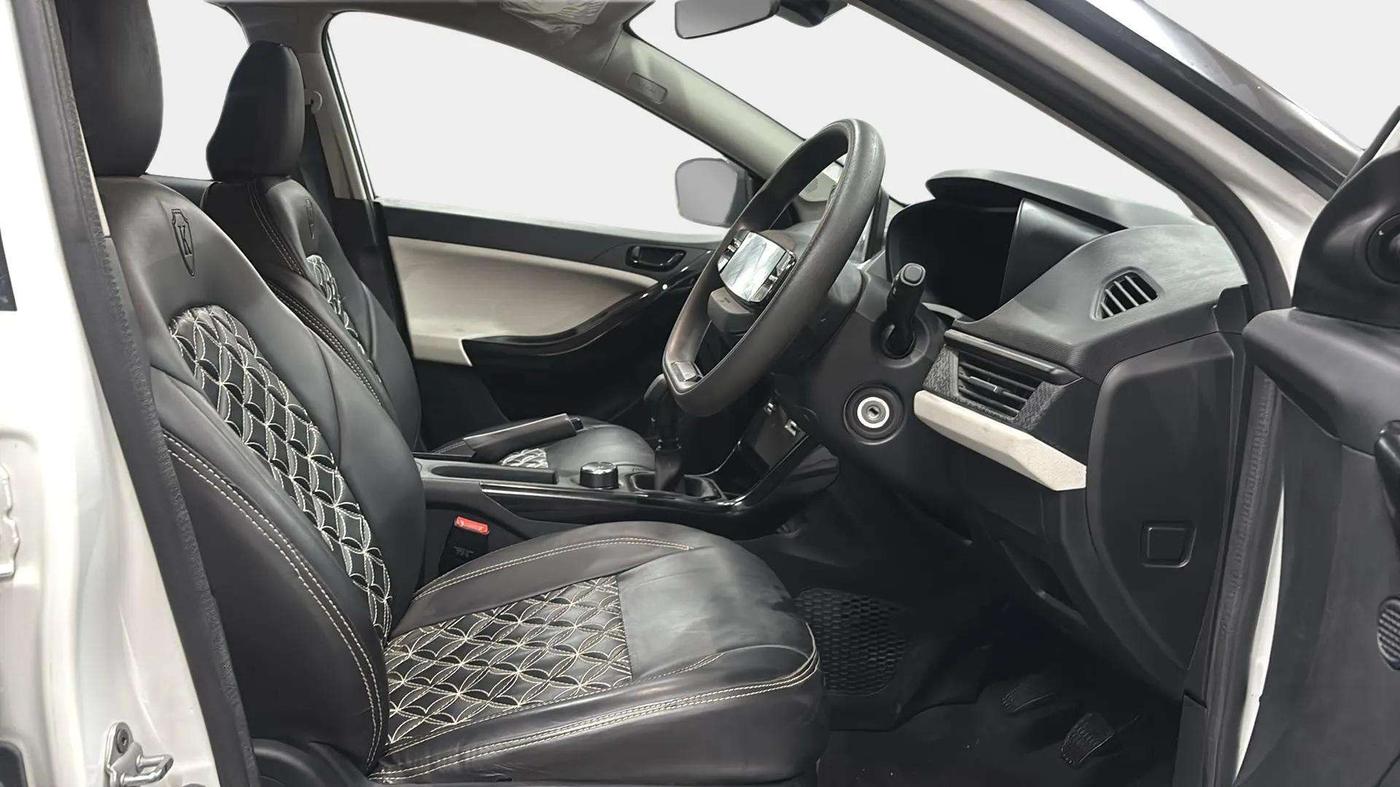 2024 Tata NEXON PURE SUNROOF 1.2 PETROL, Petrol, Manual, 3,828 km, Right Side Front Door Cabin