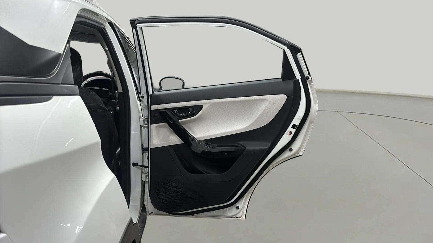 2024 Tata NEXON PURE SUNROOF 1.2 PETROL, Petrol, Manual, 3,828 km, RHS Rear Door