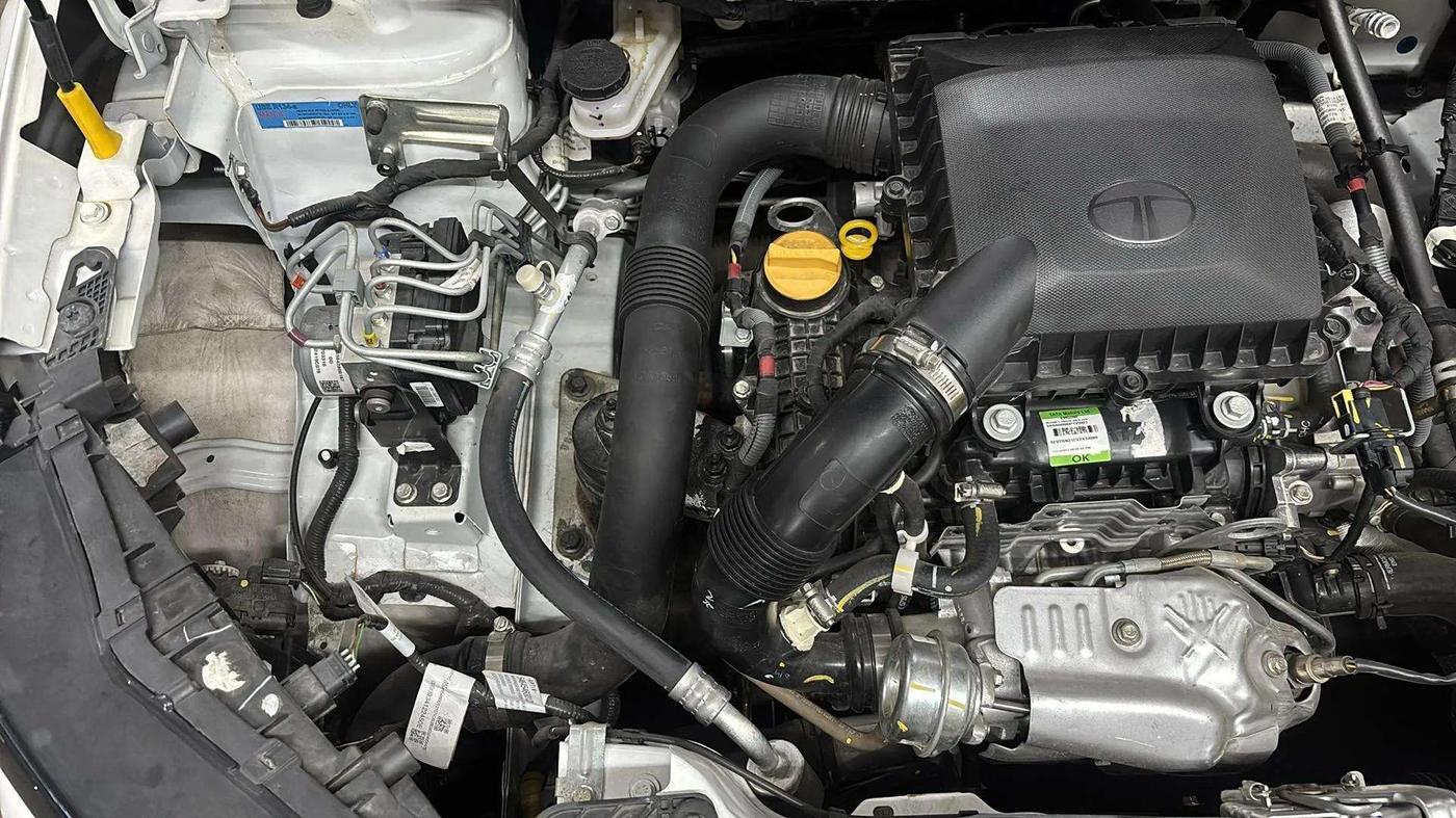 2024 Tata NEXON PURE SUNROOF 1.2 PETROL, Petrol, Manual, 3,828 km, Engine View - Right