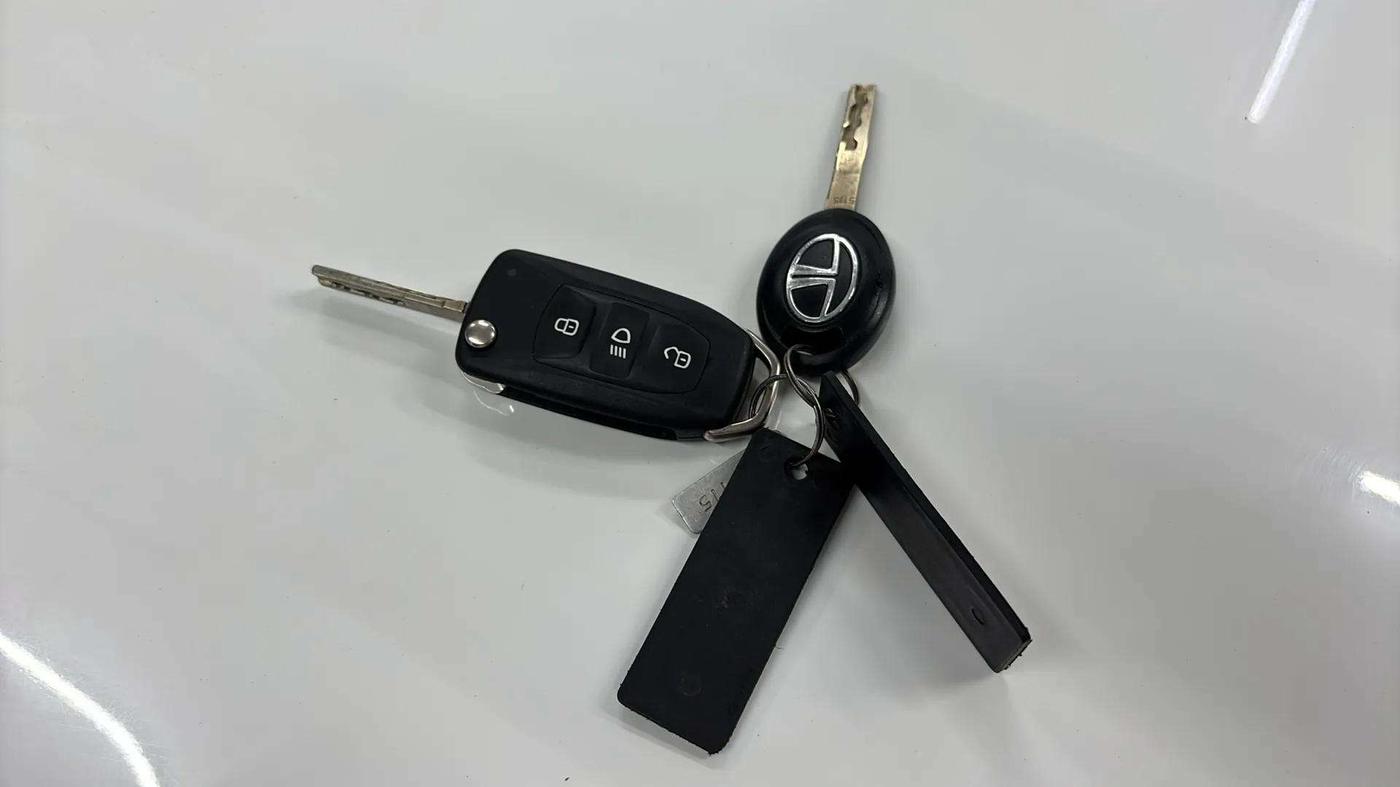 2024 Tata NEXON PURE SUNROOF 1.2 PETROL, Petrol, Manual, 3,828 km, Key Close Up