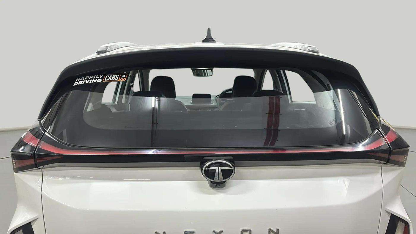 2024 Tata NEXON PURE SUNROOF 1.2 PETROL, Petrol, Manual, 3,828 km, Rear Windshield