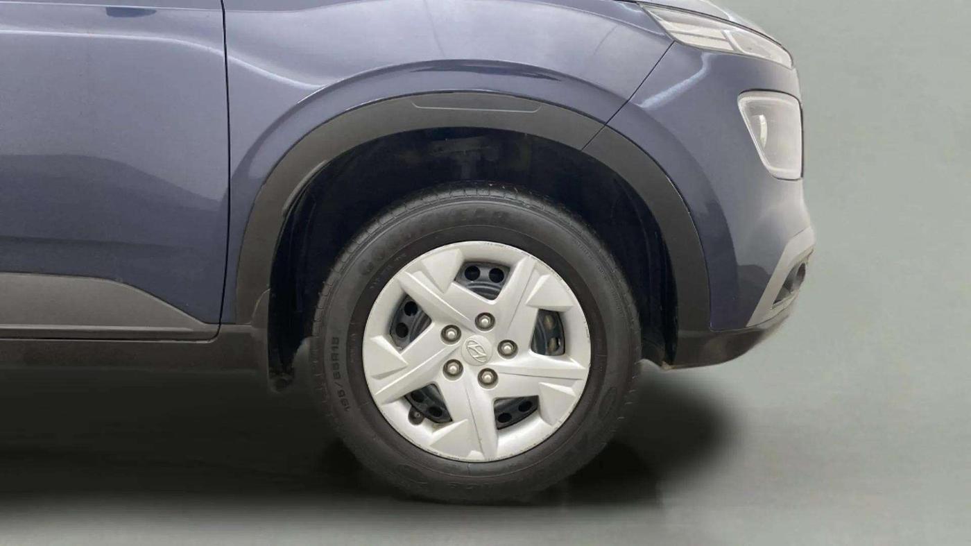 2022 Hyundai VENUE S Plus 1.2 Petrol MT, Petrol, Manual, 45,442 km, Right Front Wheel
