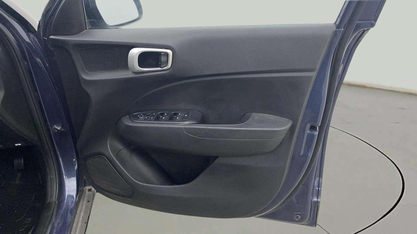 2022 Hyundai VENUE S Plus 1.2 Petrol MT, Petrol, Manual, 45,442 km, Driver Side Door Panels Control