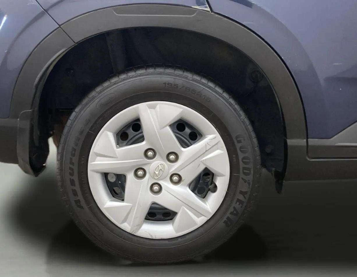 2022 Hyundai VENUE S Plus 1.2 Petrol MT, Petrol, Manual, 45,442 km, Right Rear Wheel