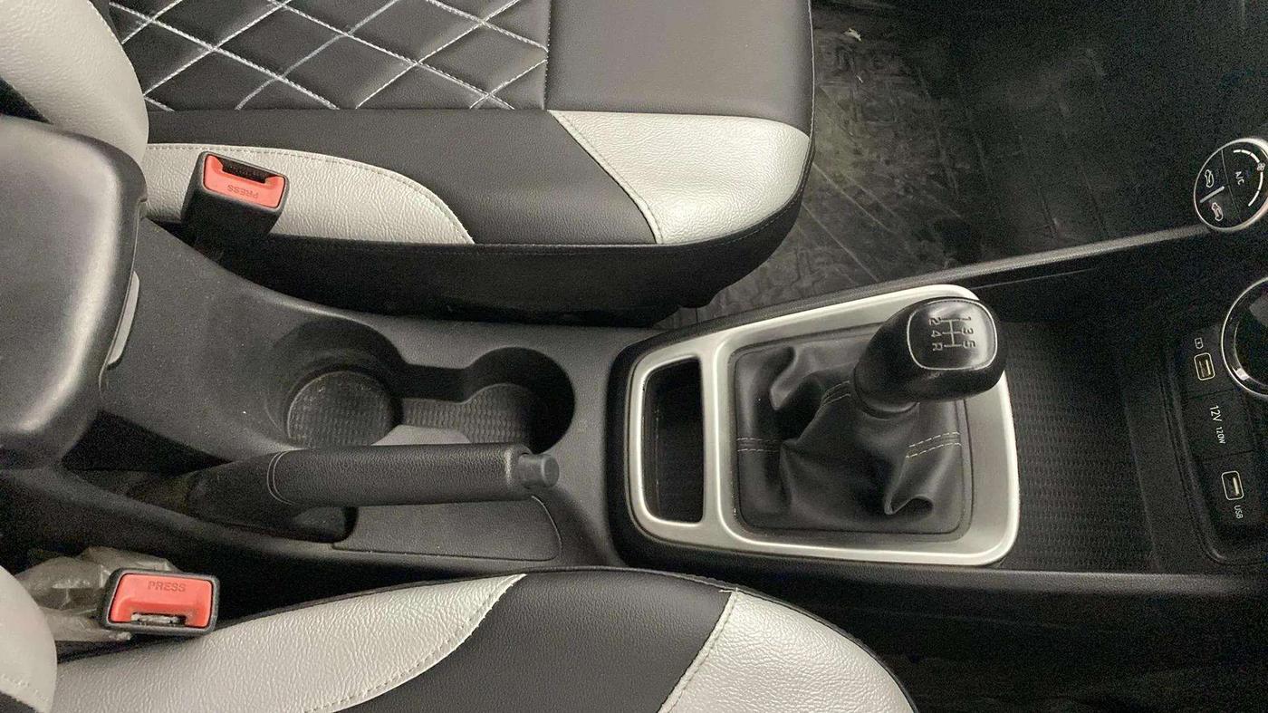 2022 Hyundai VENUE S Plus 1.2 Petrol MT, Petrol, Manual, 45,442 km, Gear Lever