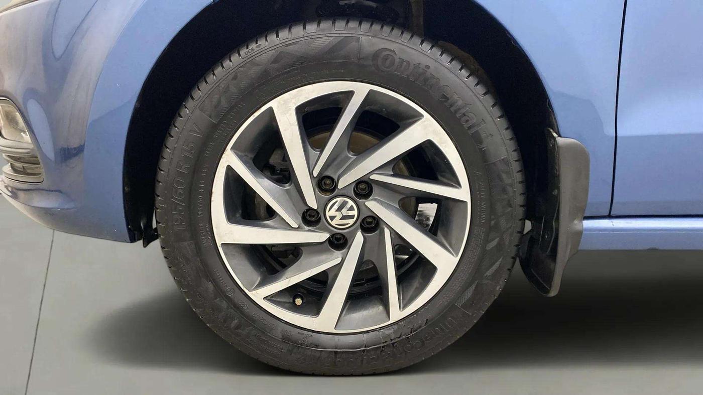 2017 Volkswagen Polo COMFORTLINE 1.2L, Petrol, Manual, 94,000 km, Left Front Wheel