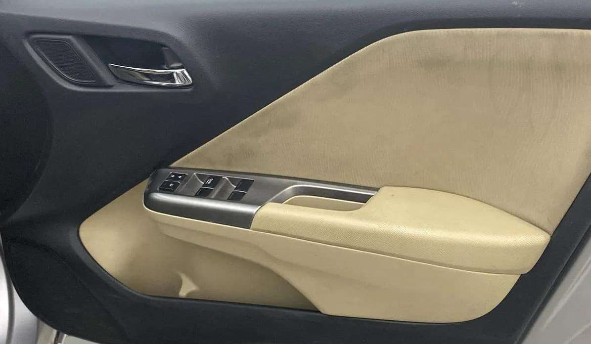 2016 Honda City 1.5L I-VTEC V MT, CNG, Manual, 65,424 km, Driver Side Door Panels Control
