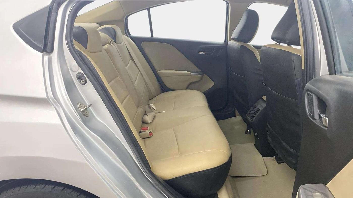 2016 Honda City 1.5L I-VTEC V MT, CNG, Manual, 65,424 km, Right Side Rear Door Cabin