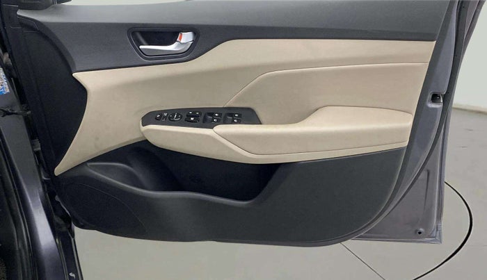 2017 Hyundai Verna 1.6 VTVT SX (O) AT, Petrol, Automatic, 37,334 km, Driver Side Door Panels Control