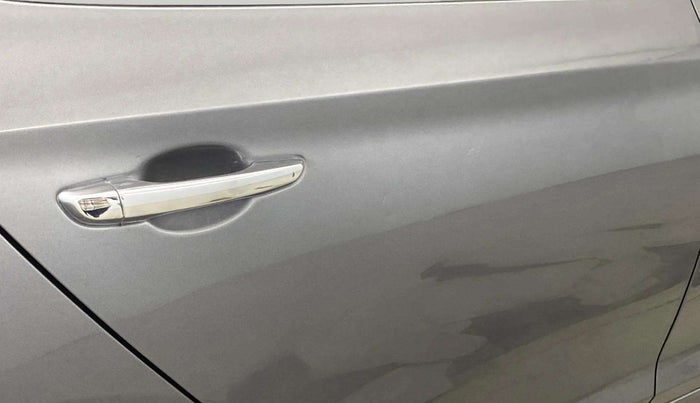 2017 Hyundai Verna 1.6 VTVT SX (O) AT, Petrol, Automatic, 37,334 km, Right rear door - Minor scratches